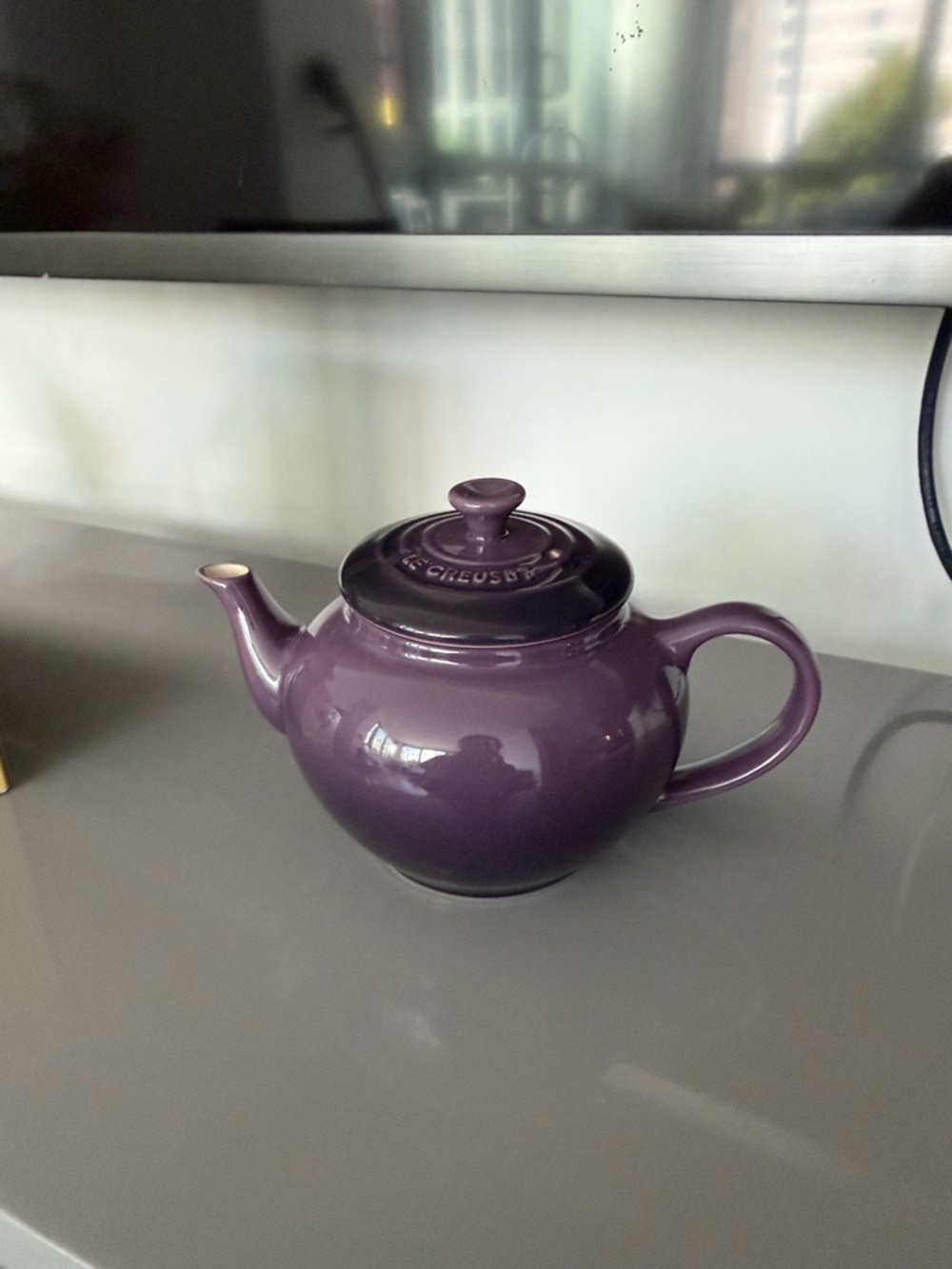 Le Creuset Stoneware Teapot in CASSIS 22oz/0.6l